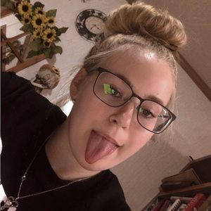 Meet your Posher, Katelyn